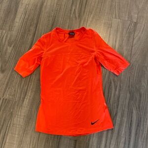 Nike top